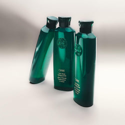 Oribe Curl Gloss Hydration & Hold - Lightweight Glossy Gel Defines Curls & Waves, Adds Shine & Instantly Reduces Frizz - Soft, Natural Finish - For Wavy & Curly Hair - 5.9 oz